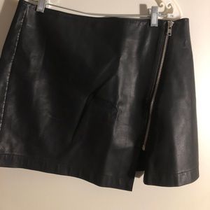 Leather zipper mini